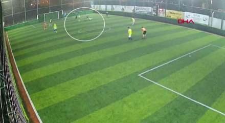 Halı sahada dili boğazına kaçan genç ölümün kıyısından döndü