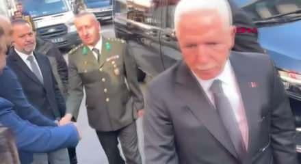 İstanbul Valisi, Hırvatistan’daki uçak kazasında şehit olan pilotun ailesine taziye ziyaretinde bulundu