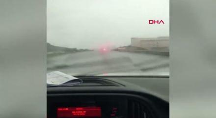 İzmir’i sağanak vurdu: Foça ve Karaburun’da dereler taştı, yollar göle döndü