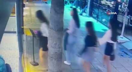 Kafeye gelenler kapıyı şaşırıp kafalarını çarpıyor! İşletme sahibi "Biz de ne yapacağımızı şaşırdık" dedi