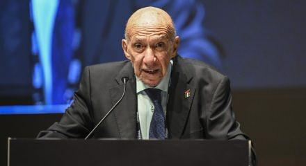 "Kanada'ya tehdit" deyip havalimanında alıkoydular... Prof. Dr. Richard Falk'a çirkin hareket