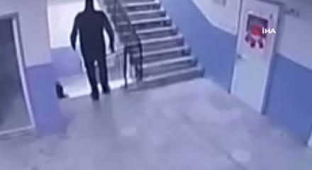 Manisa'da öğrenciyi merdivenden iten okul müdürü gözaltına alındı