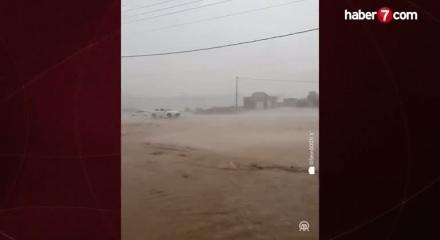 Mekke'nin güneyinde dünden beri devam eden yağışlar sele yol açtı