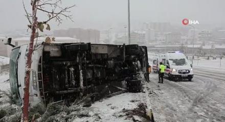 Nevşehir'de işçi taşıyan midibüs devrildi!