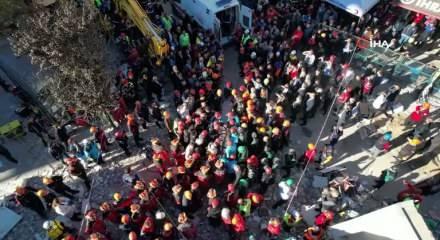 Taburcu olan Dilara ailesinin mezarına koştu