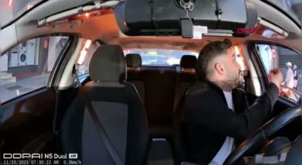 Taksiciyle motosikletli arasında şerit tartışması!