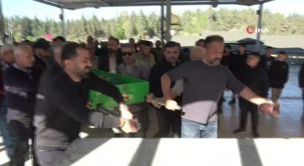 Babadan en acı görev: 12 yaşındaki oğlunun cenaze namazını kıldırdı!