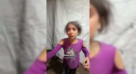 Babasının şehit olduğunu gören Gazzeli kız çocuğunun yürek yakan feryadı