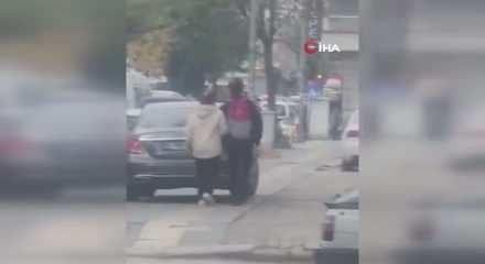 Aracını kaldırımdaki engelli yoluna park etti: Verilen ceza ödül gibi!