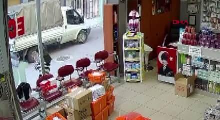 Eczane önüne çıkan kadın çalışana saldırıp kıyafetini çıkarmaya çalışan şüpheli tutuklandı