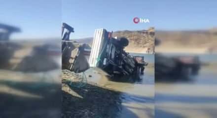 El freni açılan pikap baraja düştü: Kadın mühendis hayatını kaybetti