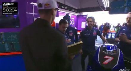 En fazla iki tane yiyin! Toprak Razgatlıoğlu yeni takımına baklava dağıttı!