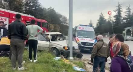Eskişehir'de iki otomobil çarpıştı: Kazada 2 kişi yaralandı