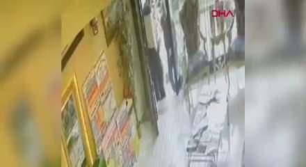 Fatih'te zehirlenme faciası: İlaçlama yapan çalışanın otele girdiği anlar!