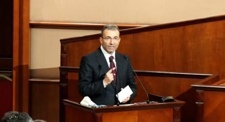  İBB Meclisi'nde skandal! AK Partili Başkan Ahmet Cin konuşurken mikrofonu kapattılar