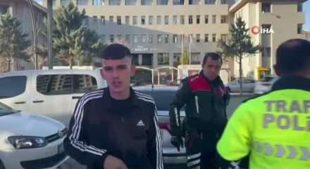 Jandarmadan kaçtı, kahve içerken polise yakalandı