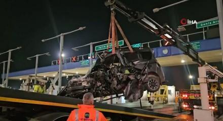 Kuzey Marmara Otoyolu’nda otomobil gişeye girdi