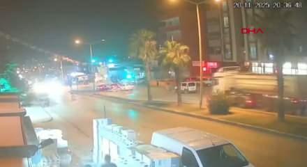 Otomobil TIR'a ok gibi saplandı