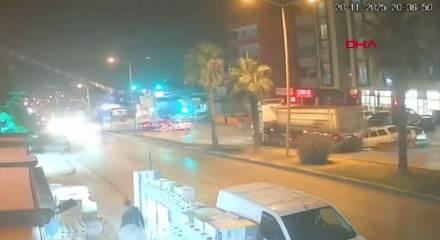 Otomobil kamyona ok gibi saplandı