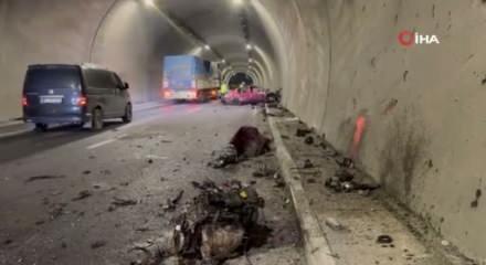 Tünelde feci kaza: Aracın motoru metrelerce ileri savruldu, hız kadranı 200’de takılı kaldı