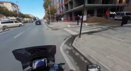 Birbirine yol veren vatandaşların diyaloğu herkesi güldürdü