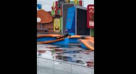 Brezilya'da feci kaza: Motosiklet sürücüsü rampaya çarparak hayatını kaybetti