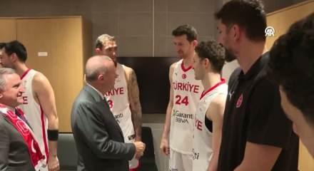 Cumhurbaşkanı Erdoğan, A Milli Erkek Basketbol Takımı'nı tebrik etti