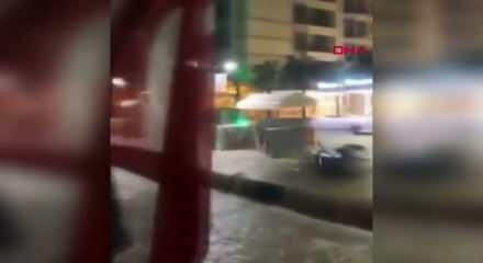 Çeşme sele teslim oldu