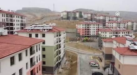 Deprem ve sosyal konutların anahtar teslimi sürüyor