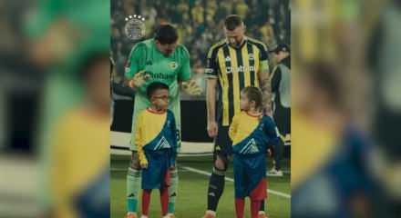 Ederson'dan işitme engelli küçük kıza işaret diliyle: ''Seni seviyorum''