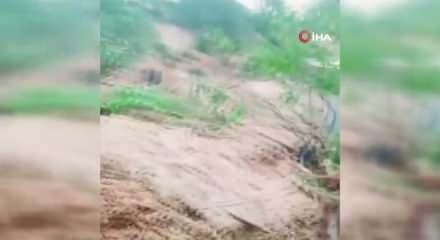  Endonezya’nın Sumatra Adası şiddetli yağışlarla mücadele ediyor!