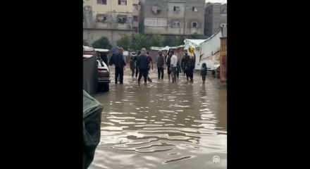 Gazze'de çadırlar su altında kaldı! 