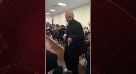  Hapisten çıktı, kiliseye girdi! Dünyaca ünlü oyuncusu kilisede vaaza başladı