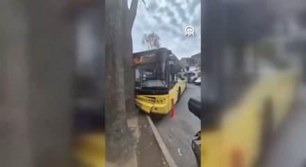 İETT otobüsü ağaca çarptı