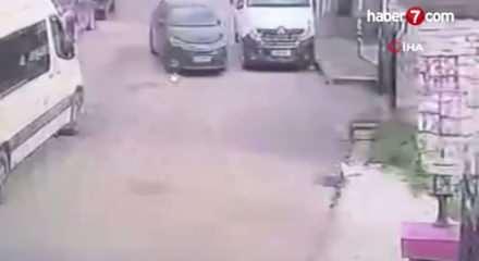 Kocaeli’de el freni çekilmeyen otomobil bahçe duvarına çarptı