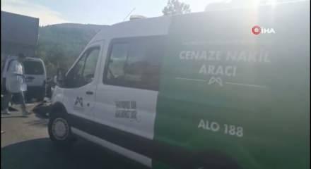 Mersin'de feci kaza! Park halindeki kamyona çarptı: 3 kişi hayatını kaybetti