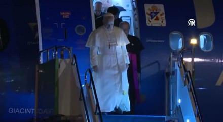 Papa 14. Leo’yu taşıyan uçak, Atatürk Havalimanı’na iniş yaptı