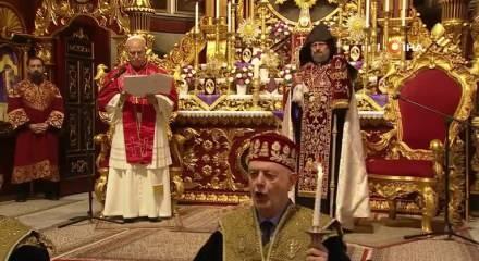 Papa, Apostolik Katedrali'nde...