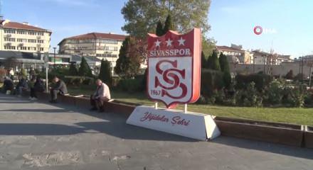 Sivas'ta futbolcu kaçtı ortalık karıştı!
