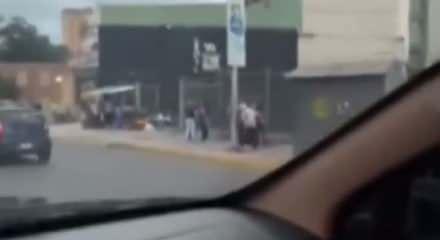 Venezuela lideri Maduro, başkent sokaklarında aracıyla tur atarak "Her şey yolunda" mesajı verdi