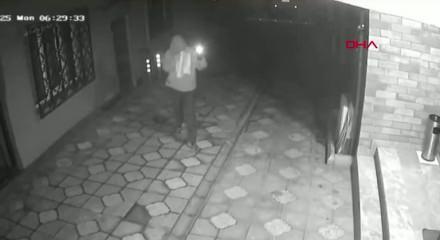 Dürümcüye sinirlendi evine kurşun yağdırdı!