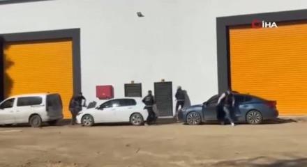 Adana’da geri dönüşüm merkezine baskın: milyonlarca haplık uyuşturucu düzeni ortaya çıktı