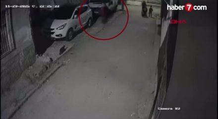 Adana'da kan donduran anlar! 8 yaşındaki kızının başını arabaya vurup yere fırlattı