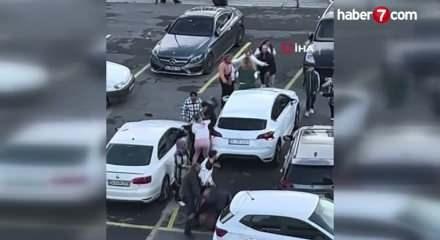 Adliye önü boks ringine döndü: İki aile yumruk yumruğa kavga etti