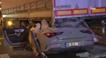 Ankara’da otomobil tırın altına girdi: 2 ölü 1 ağır yaralı