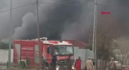 Arnavutköy'de TIR tamirhanesinde çıkan yangın söndürüldü