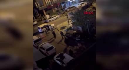 Avcılar'da sokak ortasında tekmeler yumruklar havada uçuştu