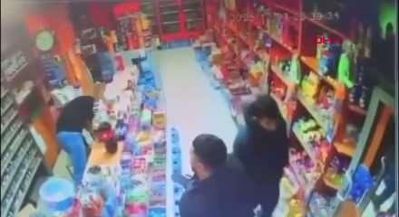 Bağcılar'da emlakçı, 10 bin liralık komisyon için husumetlisinin oğlunu silahla vurdu