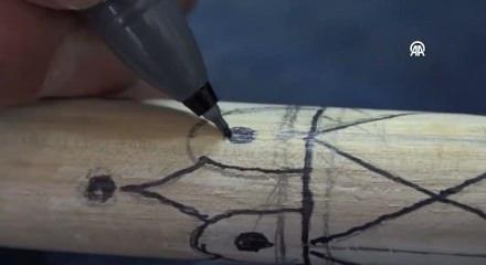 Burdurlu Hasan Balar yöresel motifleri 29 yıldır baston ve su kabağına işliyor