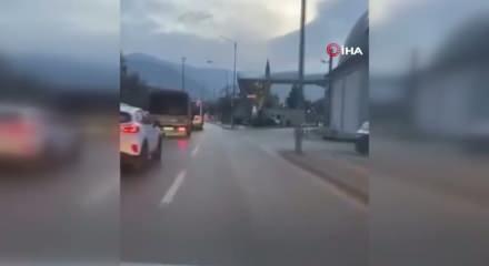 Bursa'da bisikletle tehlikeli hareketler yapan şahıs kamerada